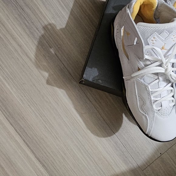 Jordan retro #7 YELLOW ,BLACK & WHITE SZ 7Y/7M - Picture 6 of 12